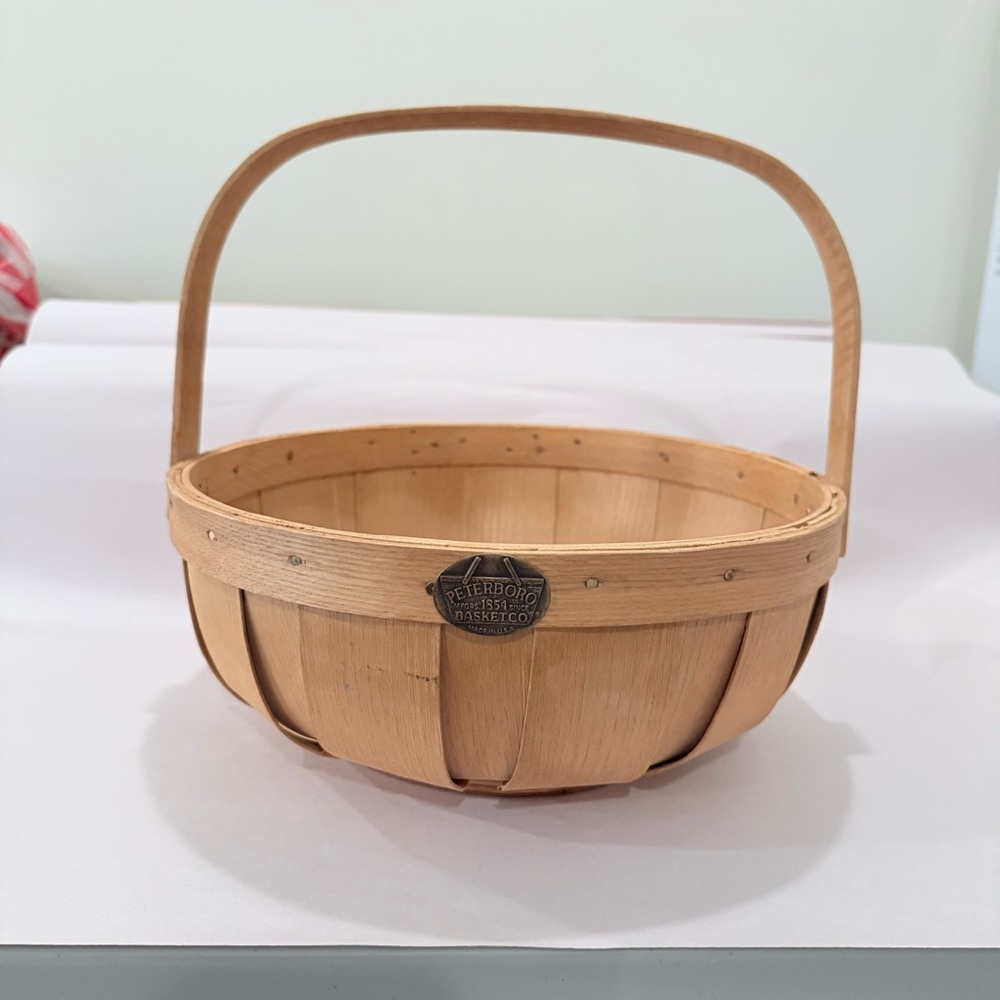 Peterboro Basket Co 11 inch Round Basket with Handle
